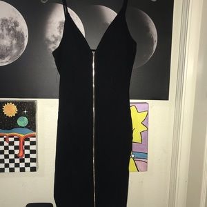 Semi-long black dress